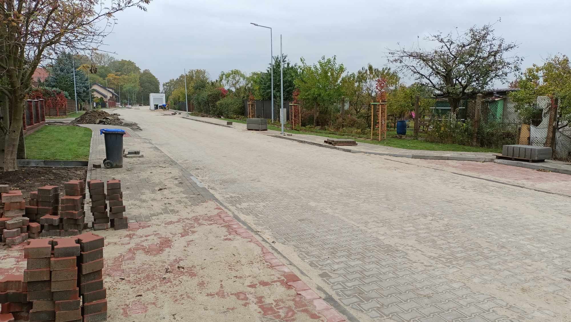 Trwa przebudowa drogi ulicy Śląskiej w Żarach